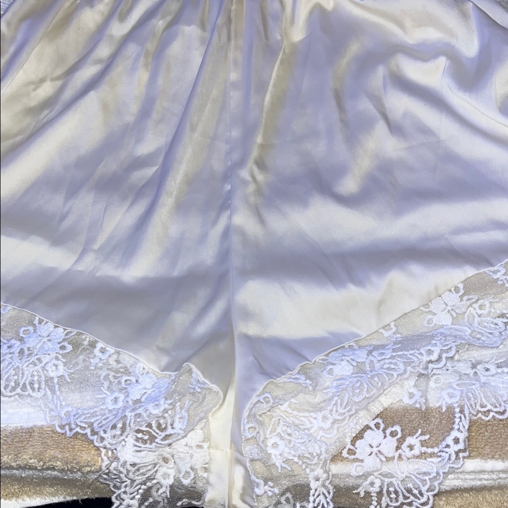 Cider Size XS Lace Trim V-Neck Off White Cream Honeymoon Coquette Teddy Romper - Picture 7 of 9